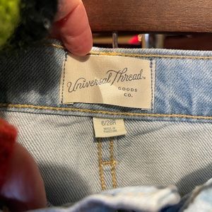 Universal Threads Lightwash Baggy Straightleg Boyfriend Jeans Size 6 NWT